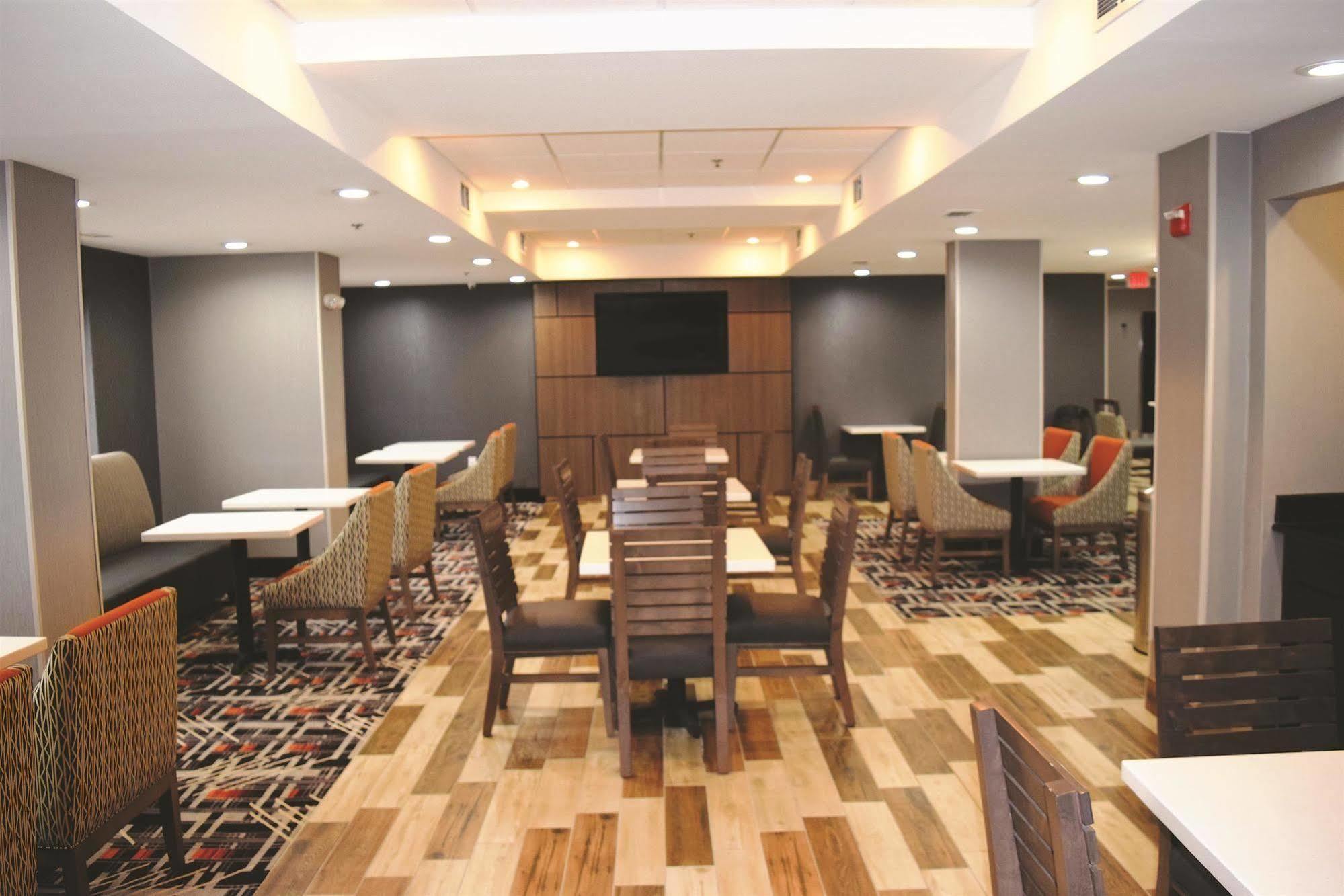 La Quinta Inn & Suites By Wyndham Dc Metro Capital Beltway Capitol Heights Ngoại thất bức ảnh